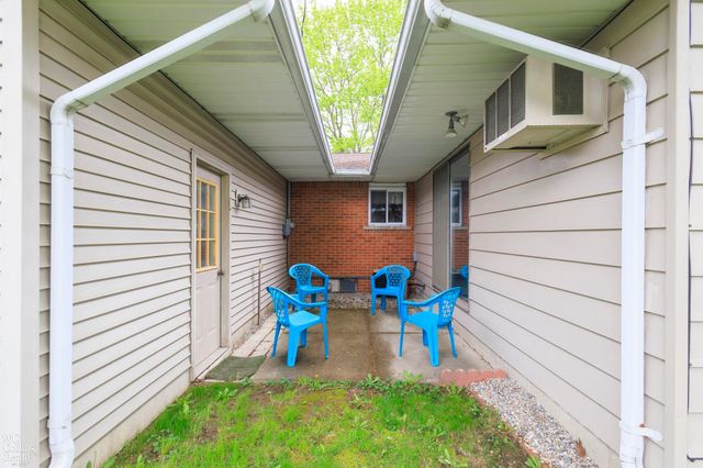 704 Briarwood Lane, Fenton, MI 48430