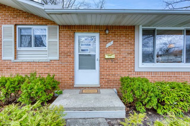 704 Briarwood Lane, Fenton, MI 48430