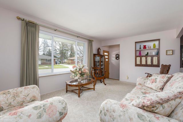 704 Briarwood Lane, Fenton, MI 48430