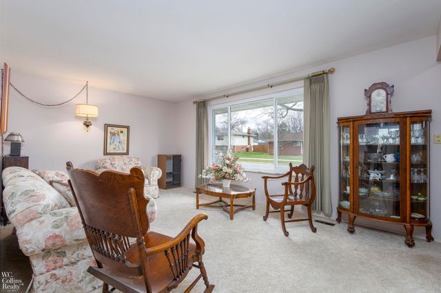 704 Briarwood Lane, Fenton, MI 48430