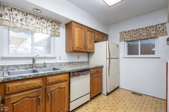 704 Briarwood Lane, Fenton, MI 48430