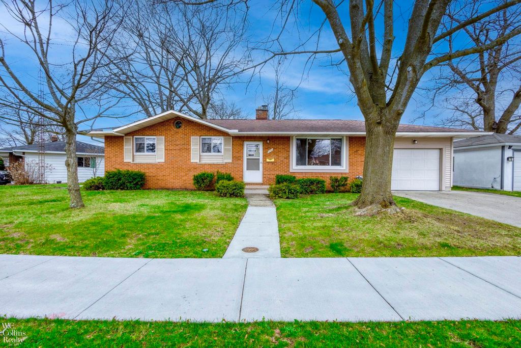 704 Briarwood Lane, Fenton, MI 48430