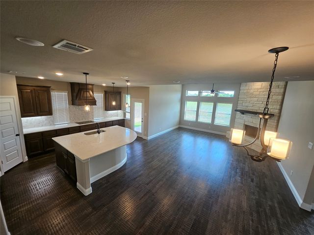 311 Redwood Circle, Trenton, TX 75490