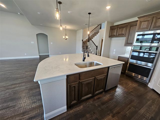 311 Redwood Circle, Trenton, TX 75490
