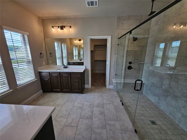 311 Redwood Circle, Trenton, TX 75490