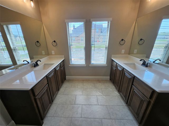 311 Redwood Circle, Trenton, TX 75490
