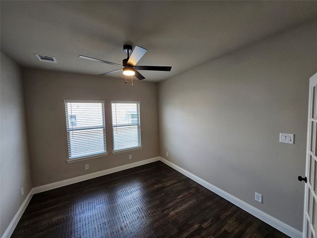 311 Redwood Circle, Trenton, TX 75490
