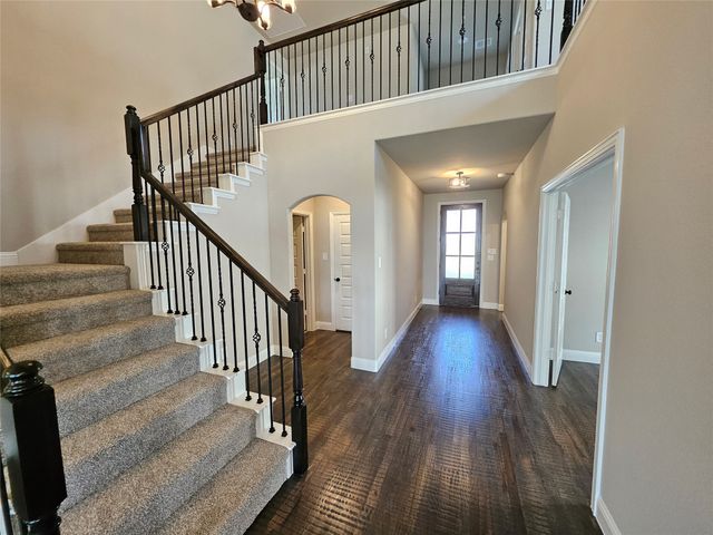 311 Redwood Circle, Trenton, TX 75490