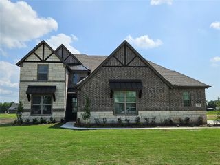 311 Redwood Circle, Trenton, TX 75490