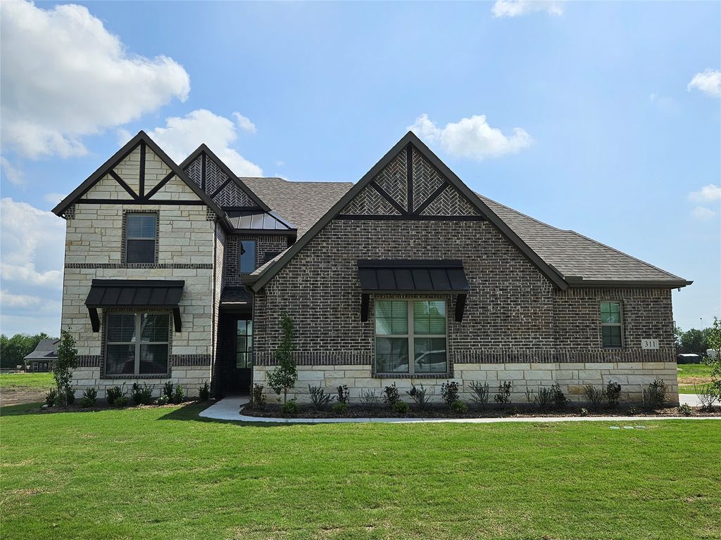 311 Redwood Circle, Trenton, TX 75490