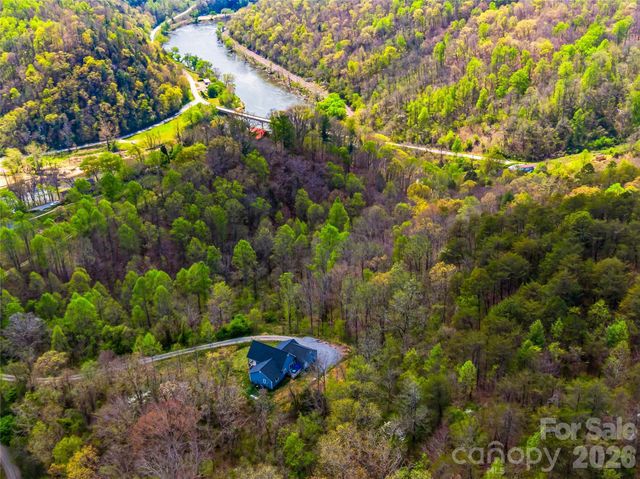 170 Starry Night Lane, Marshall, NC 28753