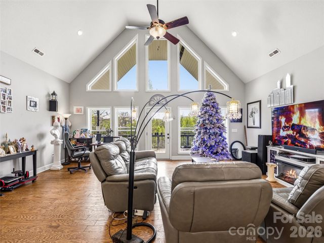 170 Starry Night Lane, Marshall, NC 28753