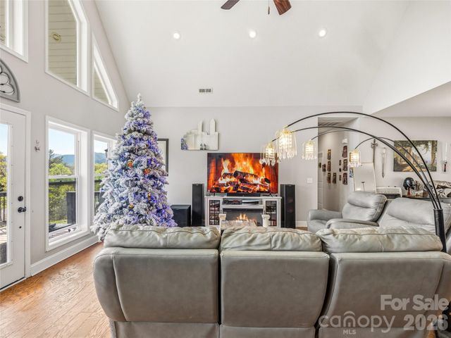 170 Starry Night Lane, Marshall, NC 28753