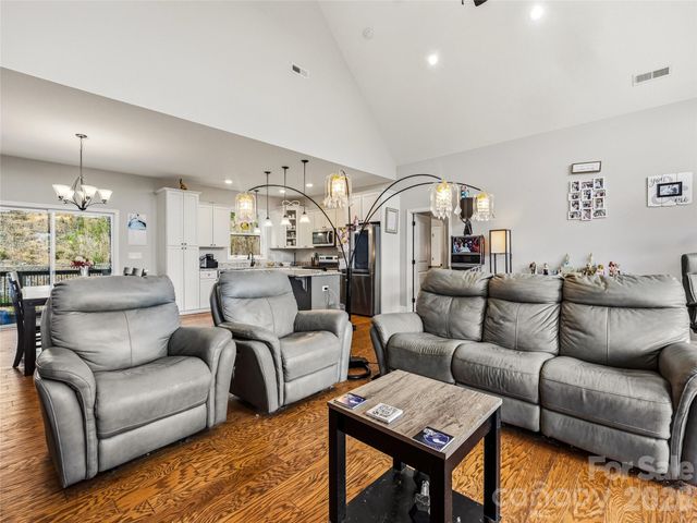 170 Starry Night Lane, Marshall, NC 28753