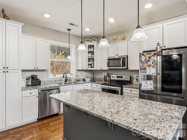 170 Starry Night Lane, Marshall, NC 28753