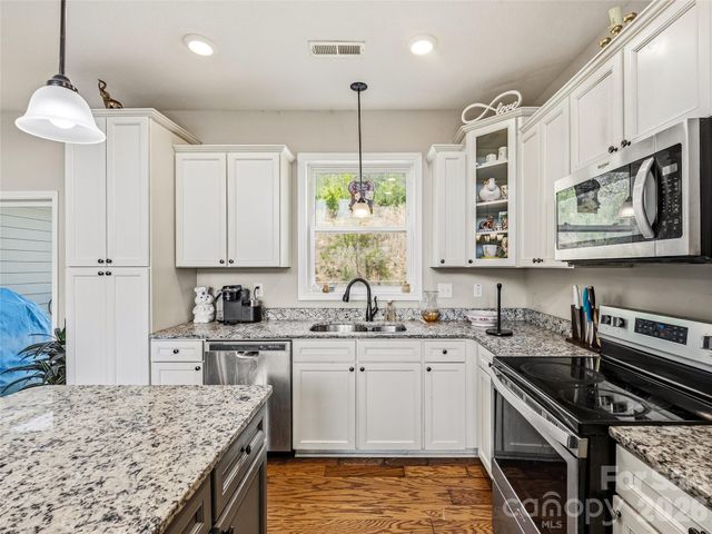 170 Starry Night Lane, Marshall, NC 28753