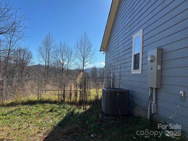 170 Starry Night Lane, Marshall, NC 28753