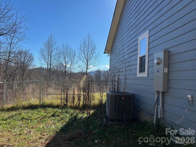 170 Starry Night Lane, Marshall, NC 28753