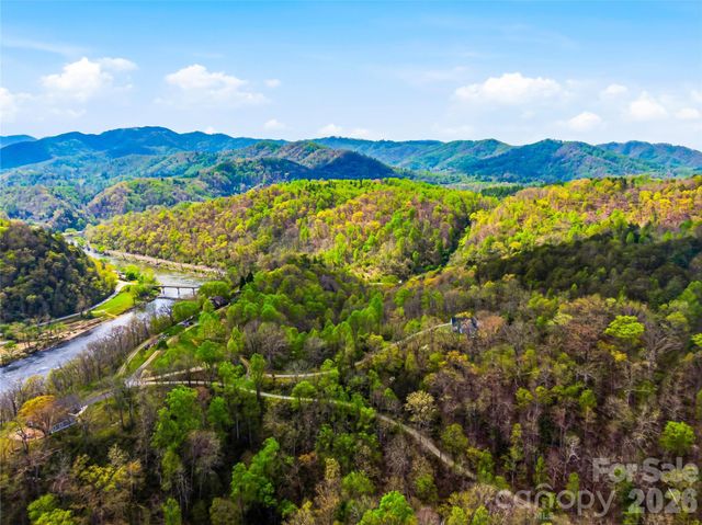170 Starry Night Lane, Marshall, NC 28753