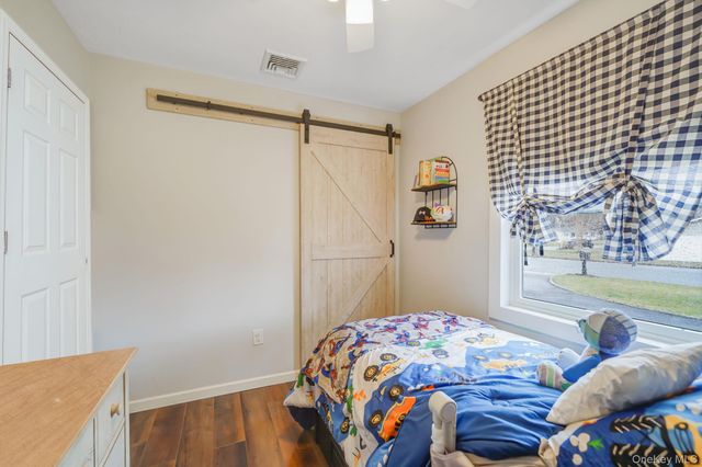 15 Vee Jay Drive, Shoreham, NY 11786