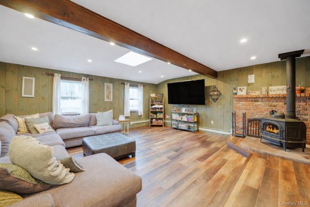 15 Vee Jay Drive, Shoreham, NY 11786