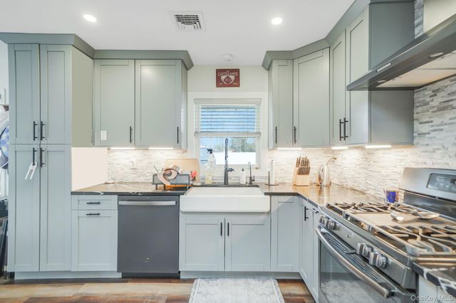 15 Vee Jay Drive, Shoreham, NY 11786