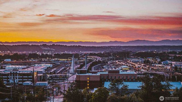 2107 Tacoma Court, Tacoma, WA 98405