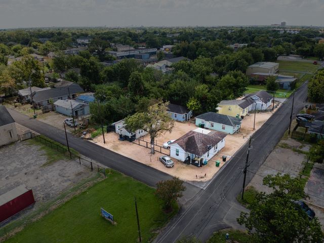 2710 Brewster Street, Houston, TX 77026