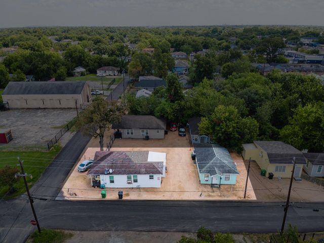 2710 Brewster Street, Houston, TX 77026