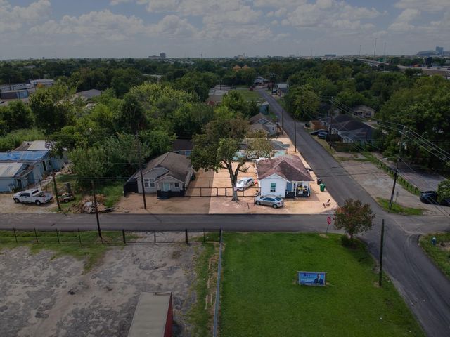 2710 Brewster Street, Houston, TX 77026