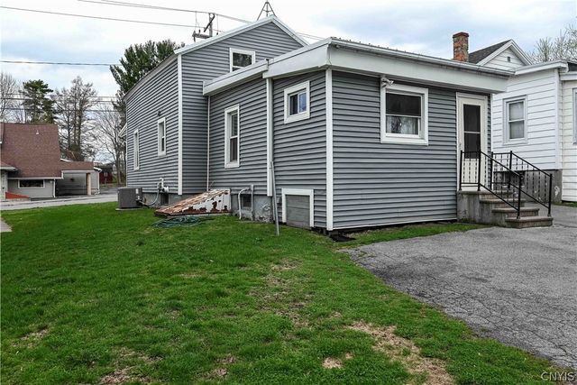 58 Burrstone Road, New Hartford, NY 13417