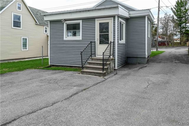 58 Burrstone Road, New Hartford, NY 13417