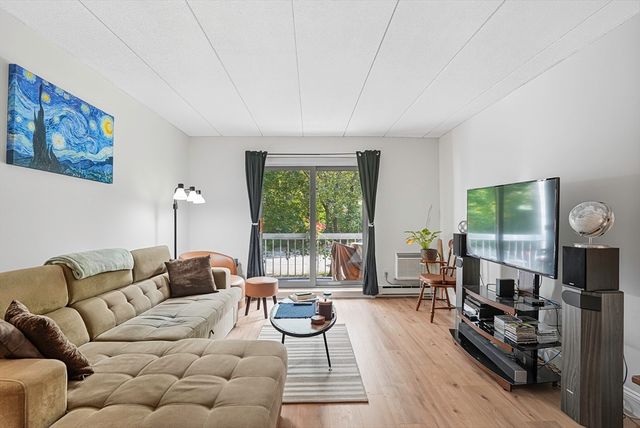 85 Commons Dr 210, Shrewsbury, MA 01545