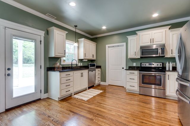 1028 Proud Eagle Dr, Eagleville, TN 37060