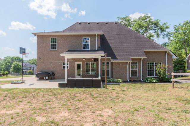 1028 Proud Eagle Dr, Eagleville, TN 37060
