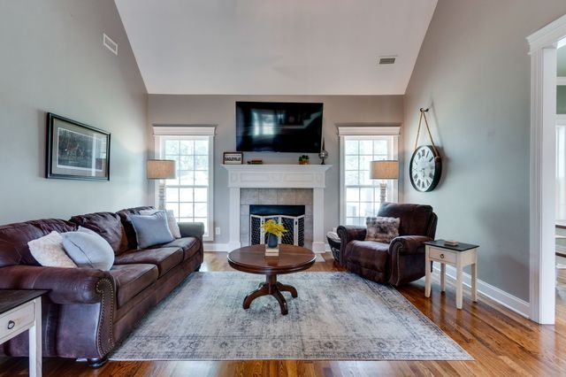 1028 Proud Eagle Dr, Eagleville, TN 37060
