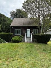 73 South River Drive, Narragansett, RI 02882