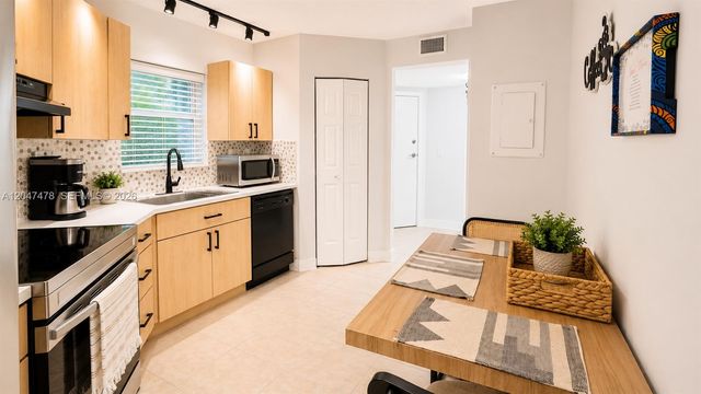6655 W Broward Boulevard 206, Plantation, FL 33317
