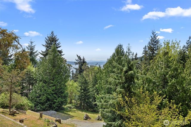 2131 Wagner Rd, Camano Island, WA 98282
