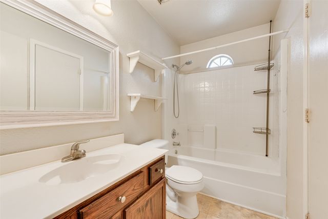 1214 Misty Meadow Drive, Midlothian, TX 76065