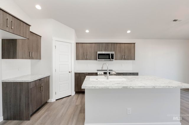 485 Waverly Ave, Middleton, ID 83644