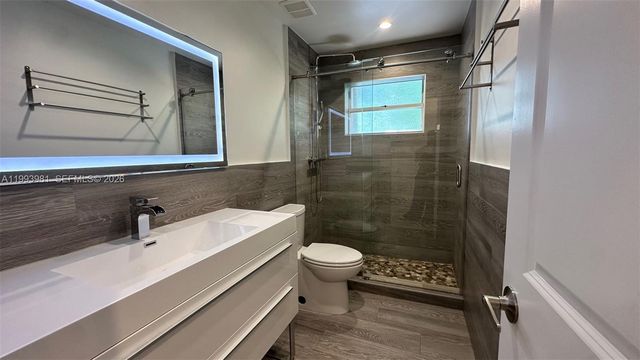 2290 E 6th Ave 0, Hialeah, FL 33013