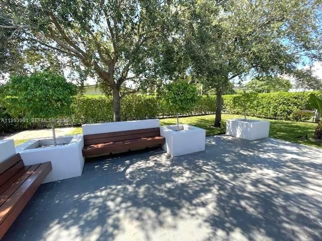 2290 E 6th Ave 0, Hialeah, FL 33013