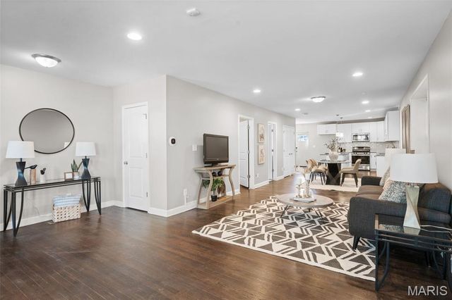 4810 Arsenal Street, St Louis, MO 63116