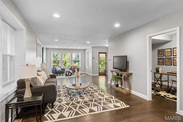 4810 Arsenal Street, St Louis, MO 63116