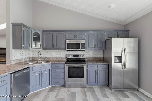 477 Mill Brook Cir, Shepherdsville, KY 40165