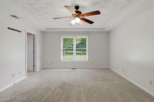 477 Mill Brook Cir, Shepherdsville, KY 40165