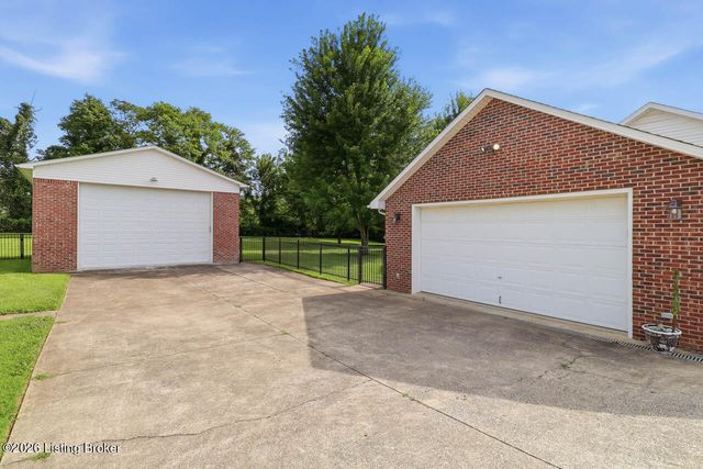 477 Mill Brook Cir, Shepherdsville, KY 40165