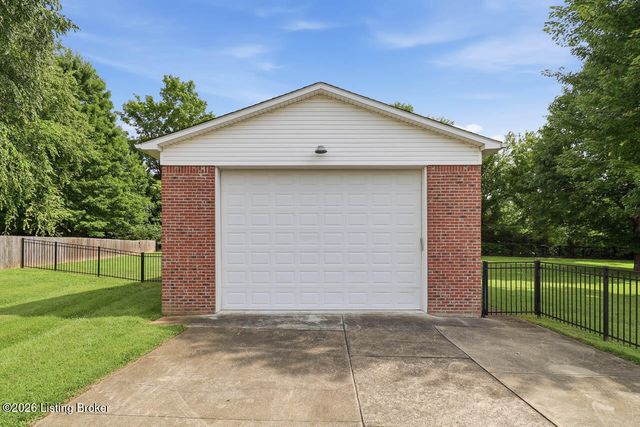 477 Mill Brook Cir, Shepherdsville, KY 40165