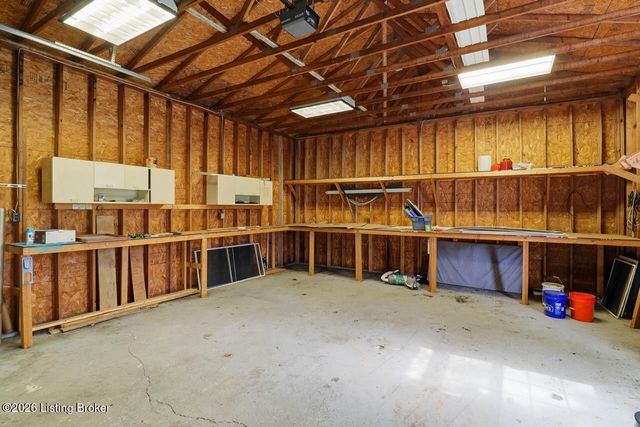 477 Mill Brook Cir, Shepherdsville, KY 40165